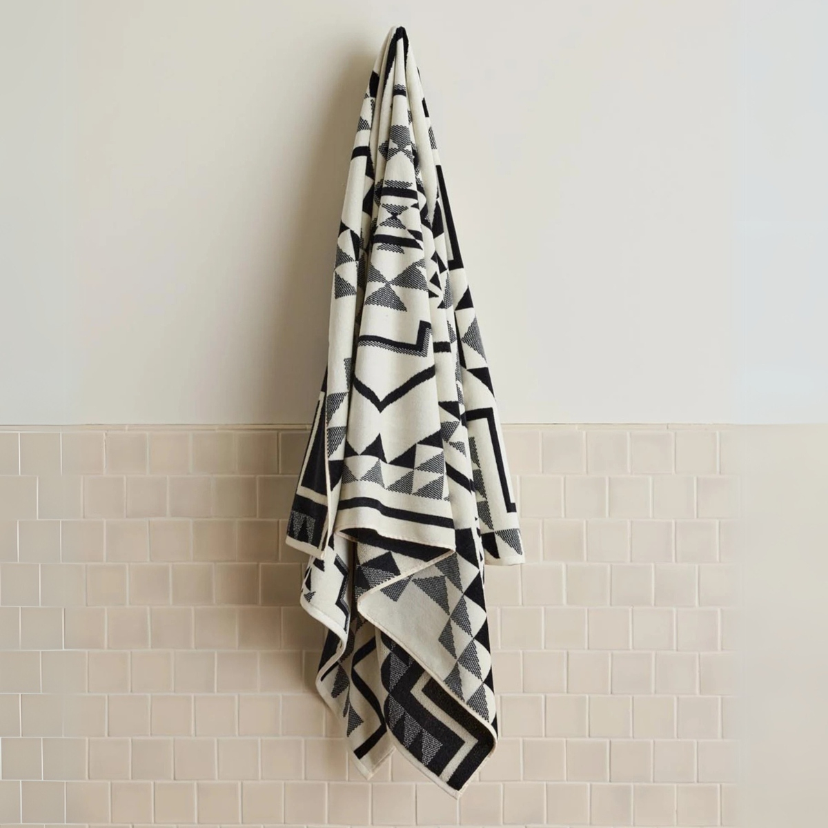 Pendleton Oversized Jacquard Spa Towel Oxbow
