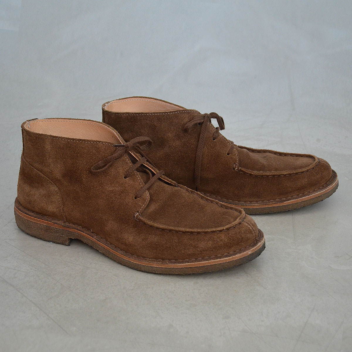 Astorflex Deukeflex Boot Dark Khaki, on a concrete floor