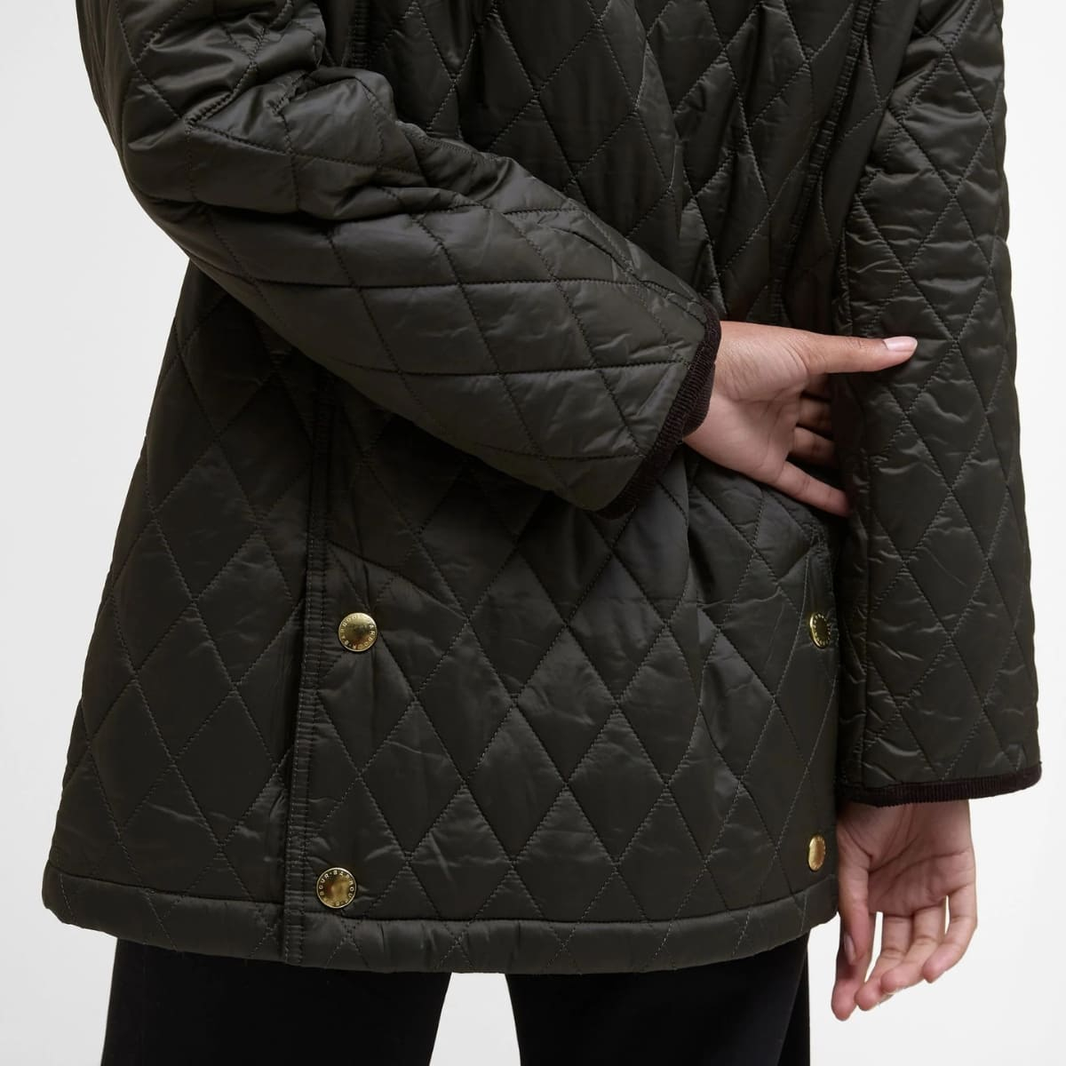 Barbour Modern Beadnell Quilted Jacket studded back vents provide practicality and freedom of movement.