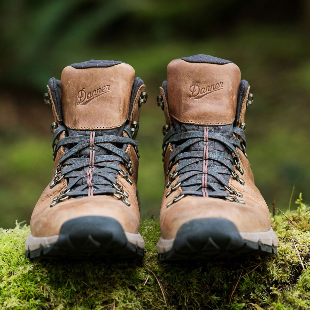 Danner Mountain 600 Boot Rich Brown, waterproof and timeless shoe with a Vibram outsole for hiking in the woods and easy mountain trails