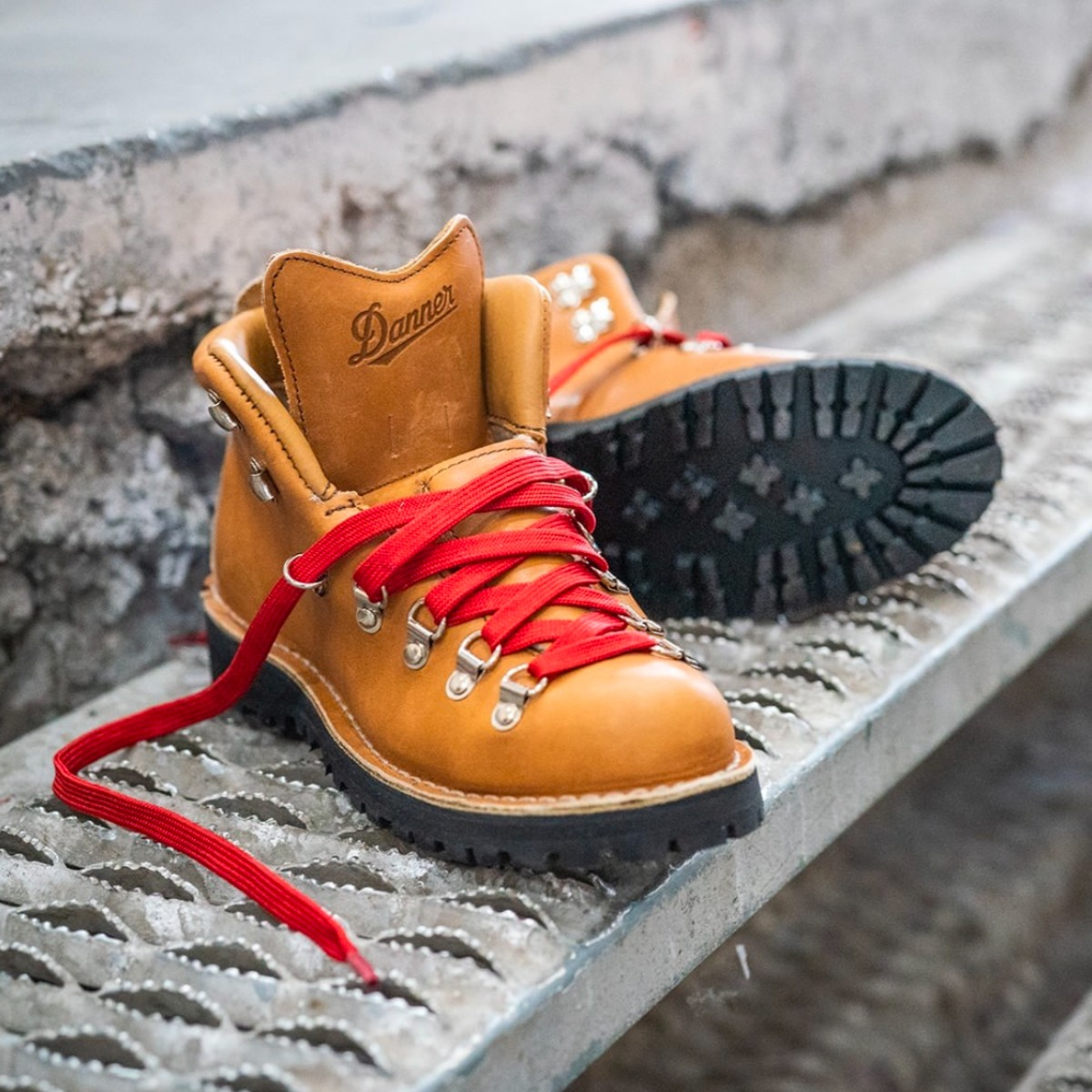 Danner Mountain Light GORE-TEX Boot Cascade Clovis, Waterproof