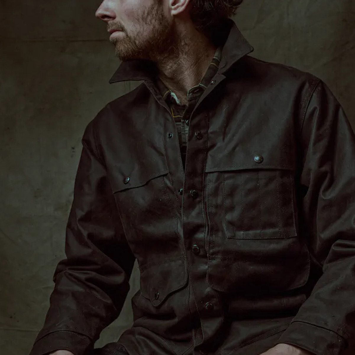 Filson Lined Tin Cloth Cruiser Jacket Cinder, a classic Cruiser that has provided tough-as-nails protection in the field