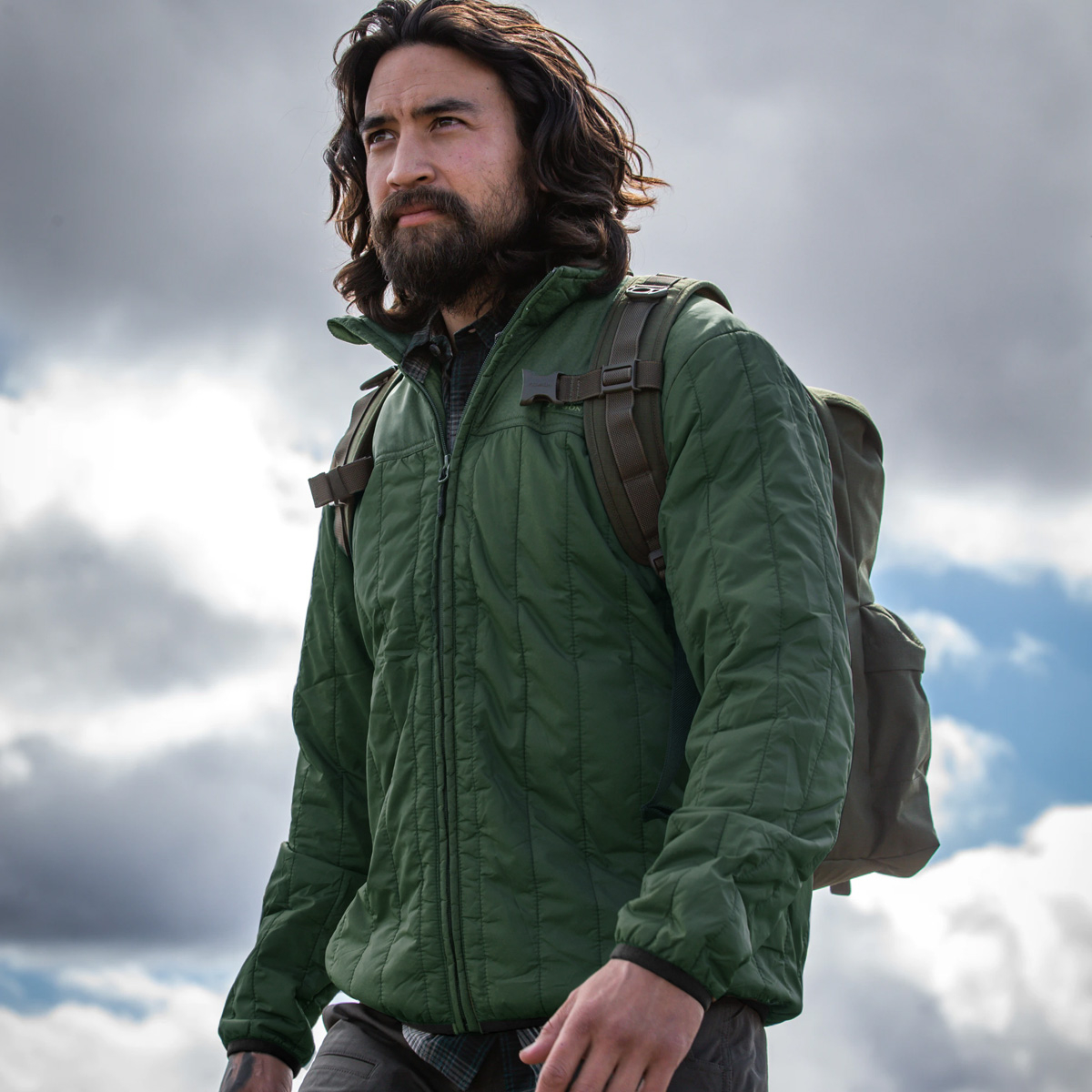 Filson Ultra Light Jacket Dark Vine, perfect as an outer layer or underneath a heavy jacket for warmth in extreme cold
