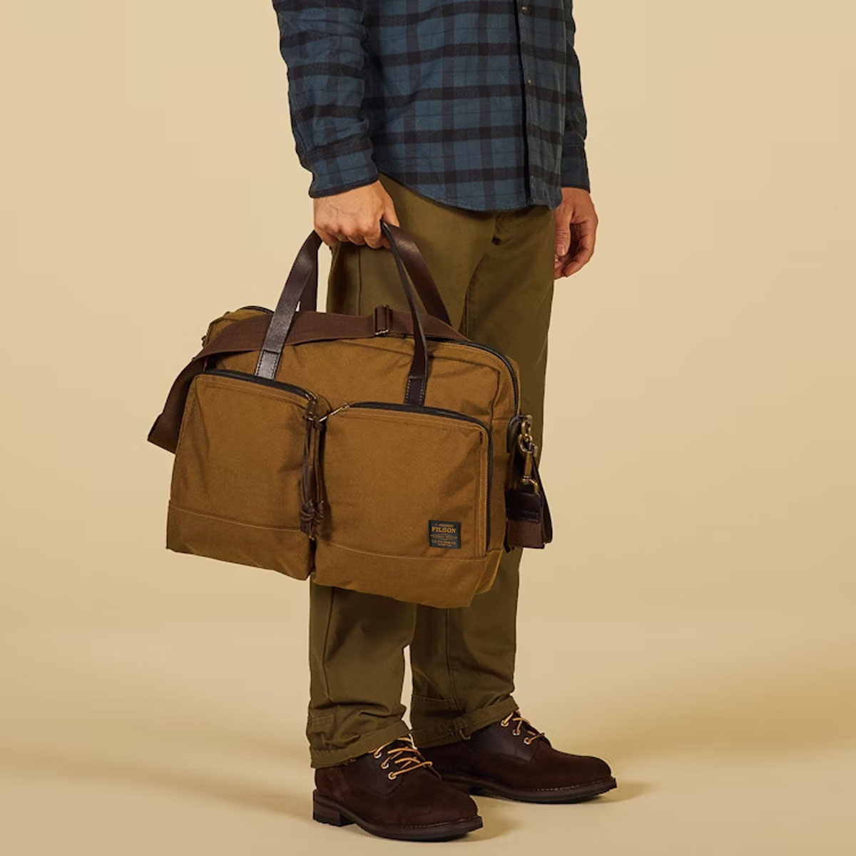 Filson Dryden Briefcase Whiskey, always travel with confidence