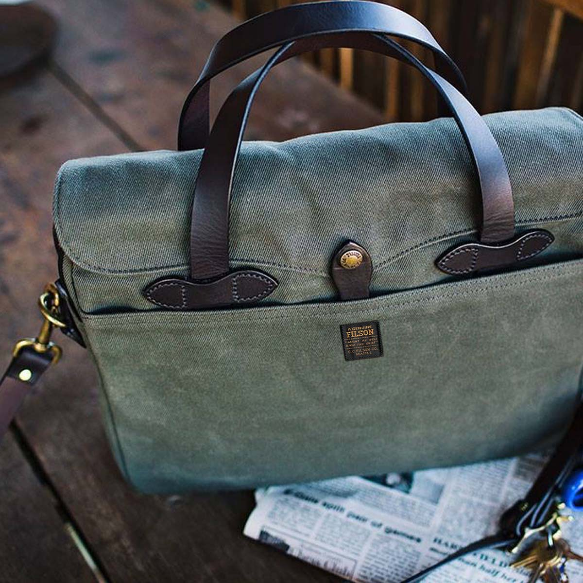 Filson Original Briefcase 11070256 Otter Green, a style icon among men bags