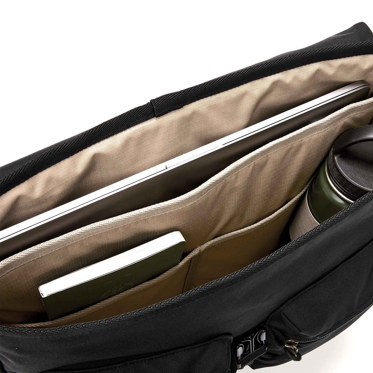 Filson Surveyor Messenger Bag Black, features a padded laptop compartment