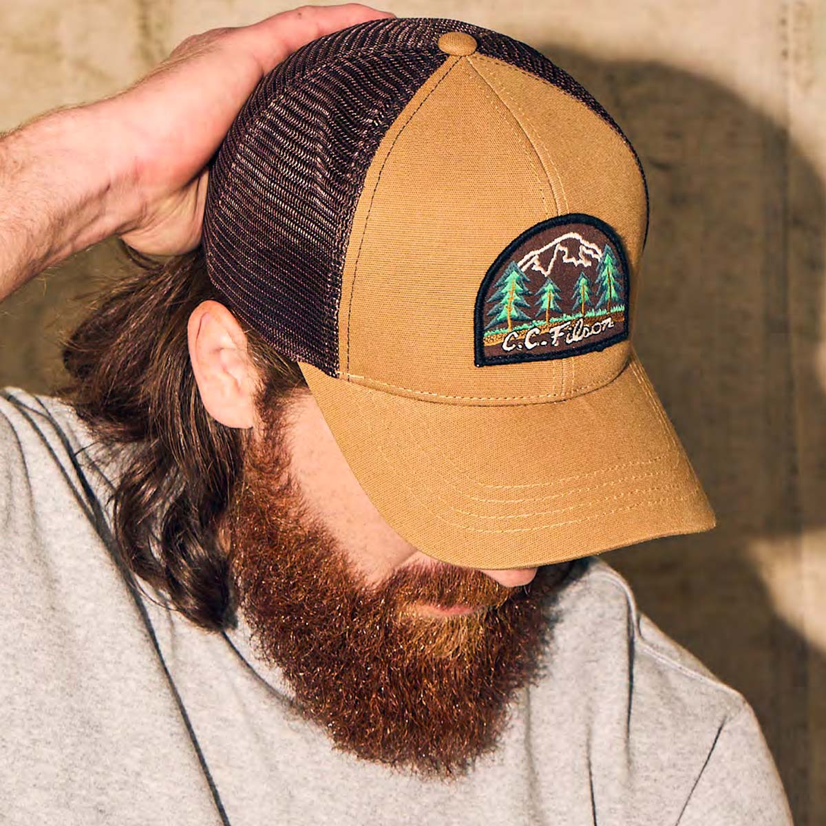 Filson Logger Mesh Cap Wheat/Wood, iconic cap made of durable midweight 100% cotton canvas