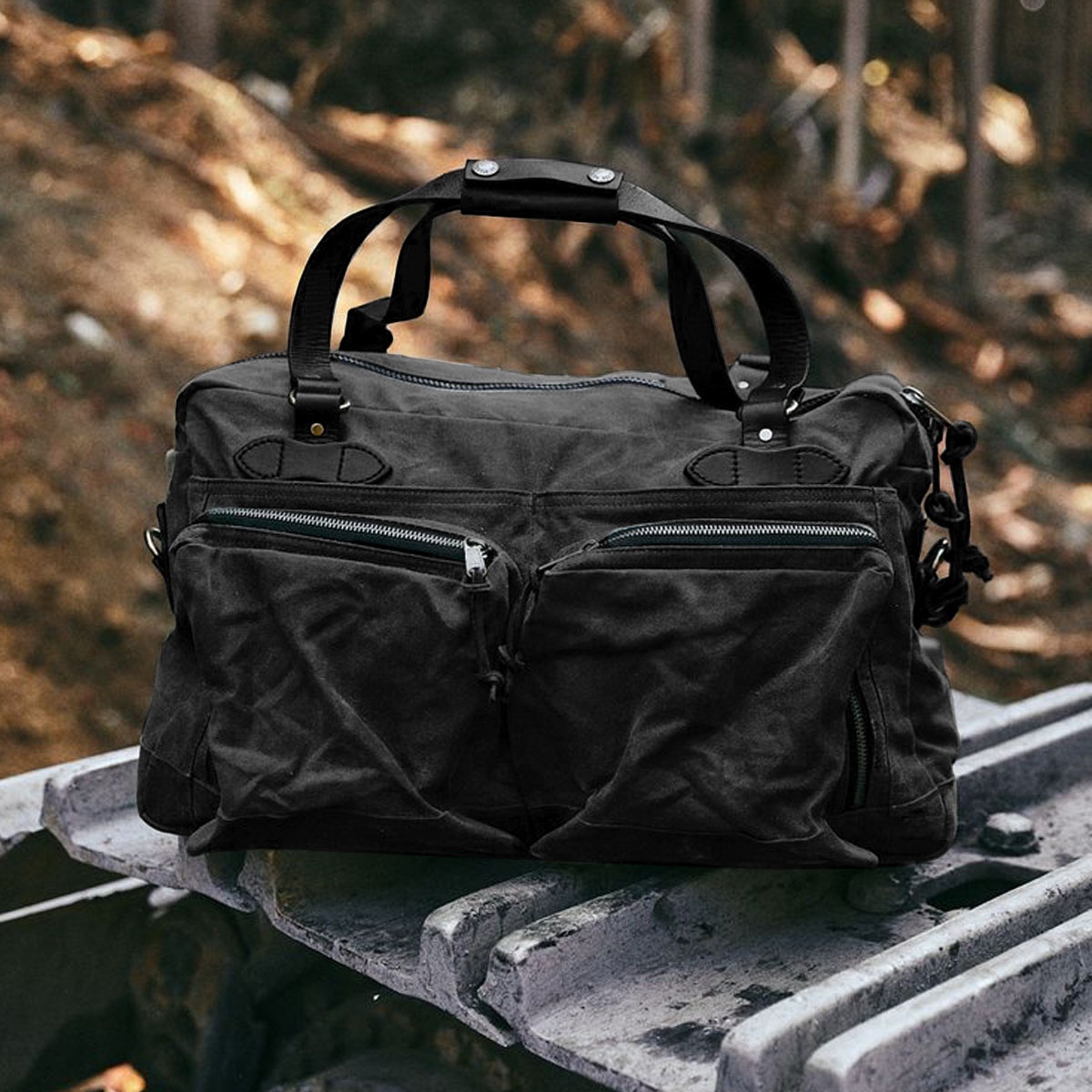 Filson 48-Hour Tin Cloth Duffle Bag Cinder, a well built and robust duffle with great pockets for a long weekend away