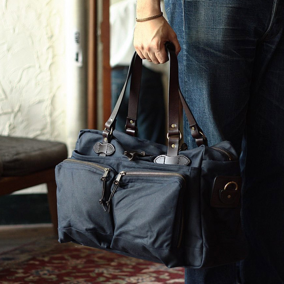 Filson 48-Hour Tin Cloth Duffle Bag Navy, perfect bag for a long weekend away or a small business-trip