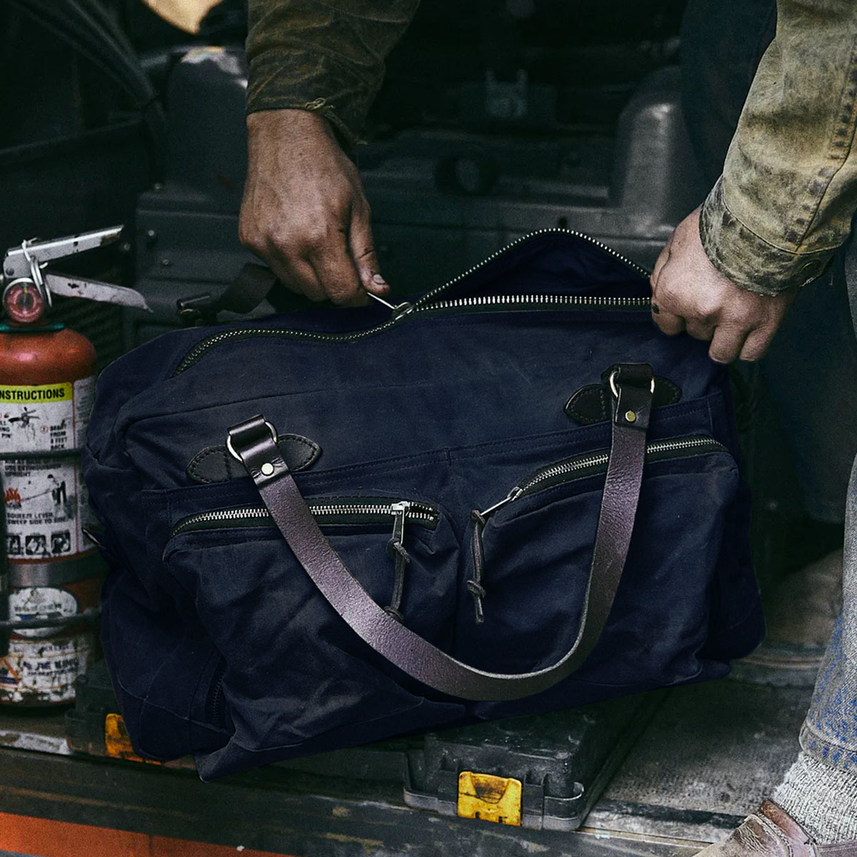Filson 48-Hour Tin Cloth Duffle Bag Navy, a well built and robust duffle with great pockets for a long weekend away