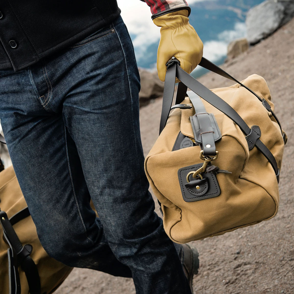 Filson Rugged Twill Duffle Bag Small Tan, a water-resistant, heavy-duty duffle with leather accents