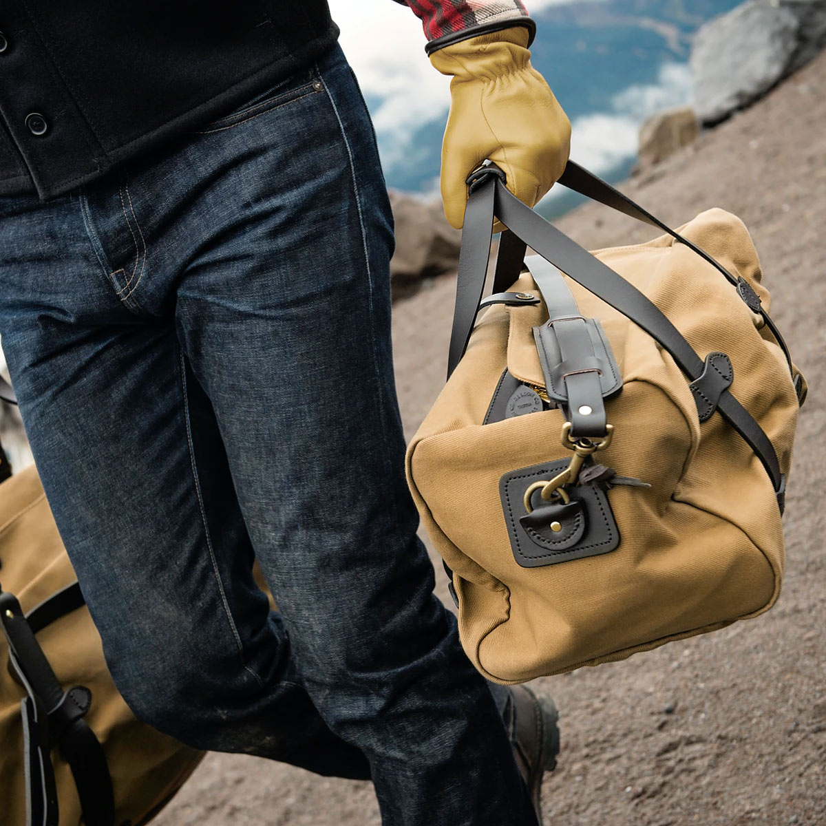 Rugged Twill Field Bag — Medium | Filson