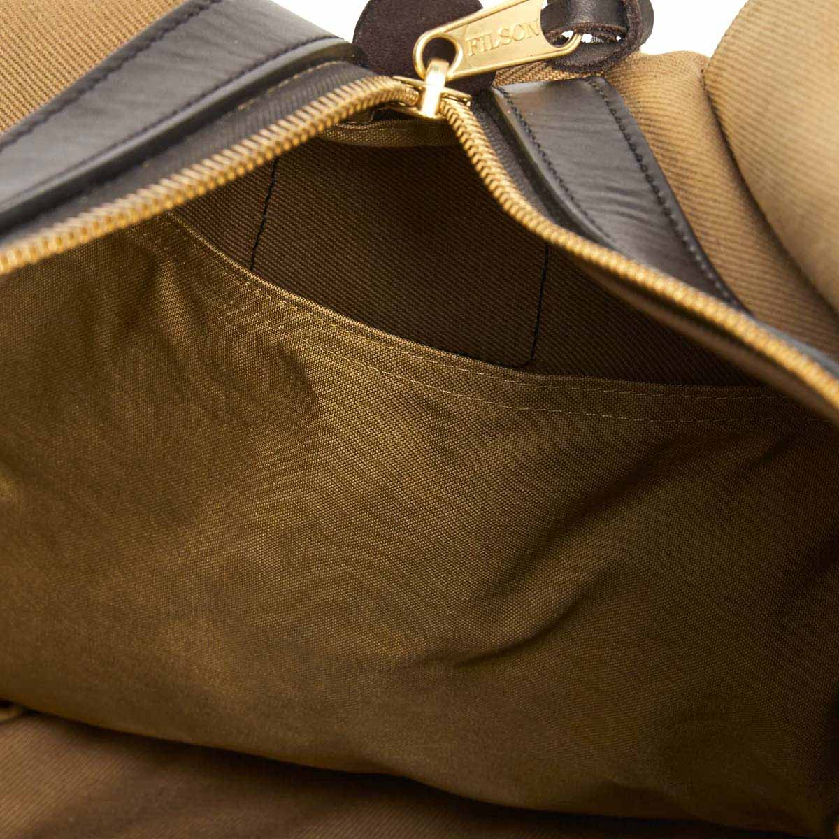 Filson Rugged Twilll Duffle Bag Large Tan, interior insert pockets on heads of bag