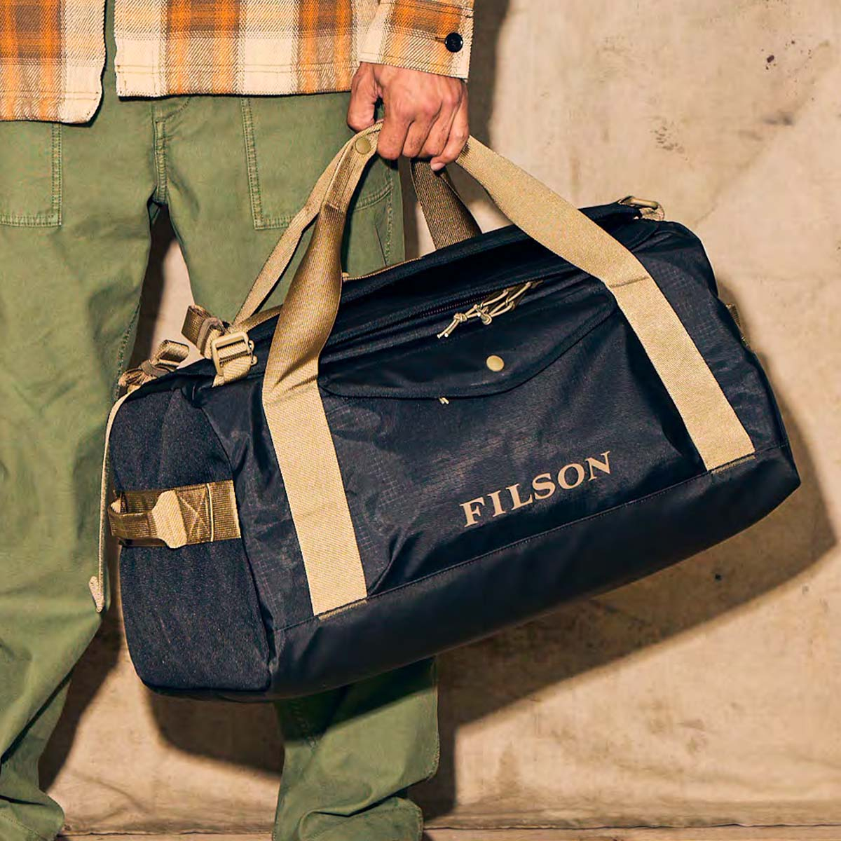 Filson Scout 50L-Duffle Black/Covert, Water-Resistant 50L Duffle for Every Adventure