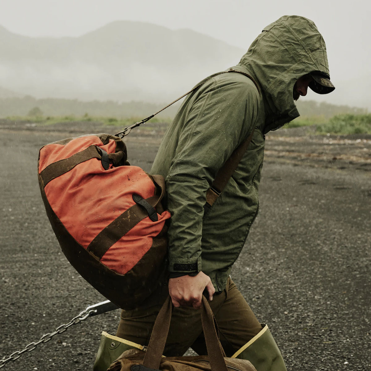 Filson Tin Cloth Medium Duffle Bag Dark Tan/Flame, perfect bag for a long weekend away