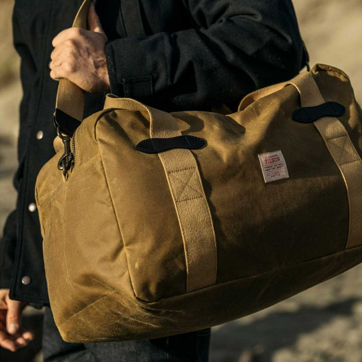 Filson Tin Cloth Medium Duffle Bag Dark Tan, perfect bag for a long weekend away