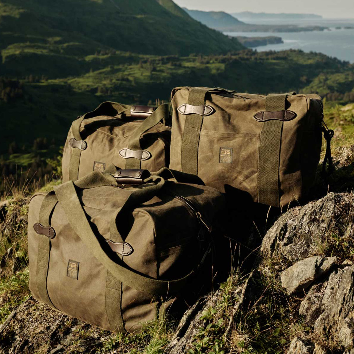 Filson Tin Cloth Medium Duffle Bag Otter Green, perfect bags for a long weekend away