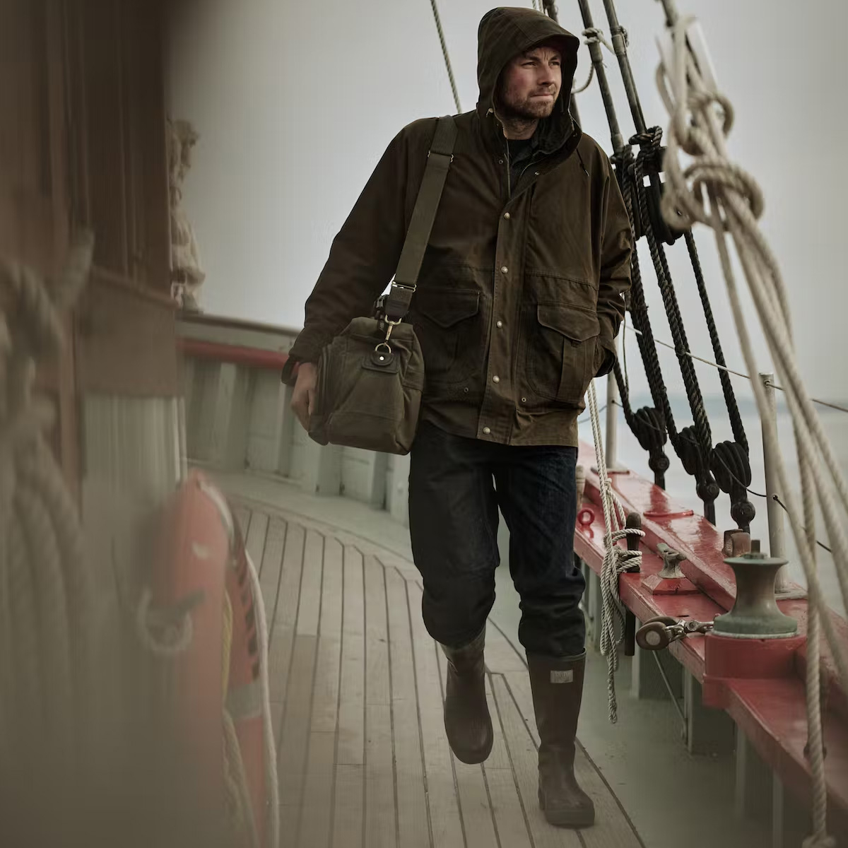 Filson All Season Rain Coat Root, thick, waxed Cotton raincoat, ready for all-season utility