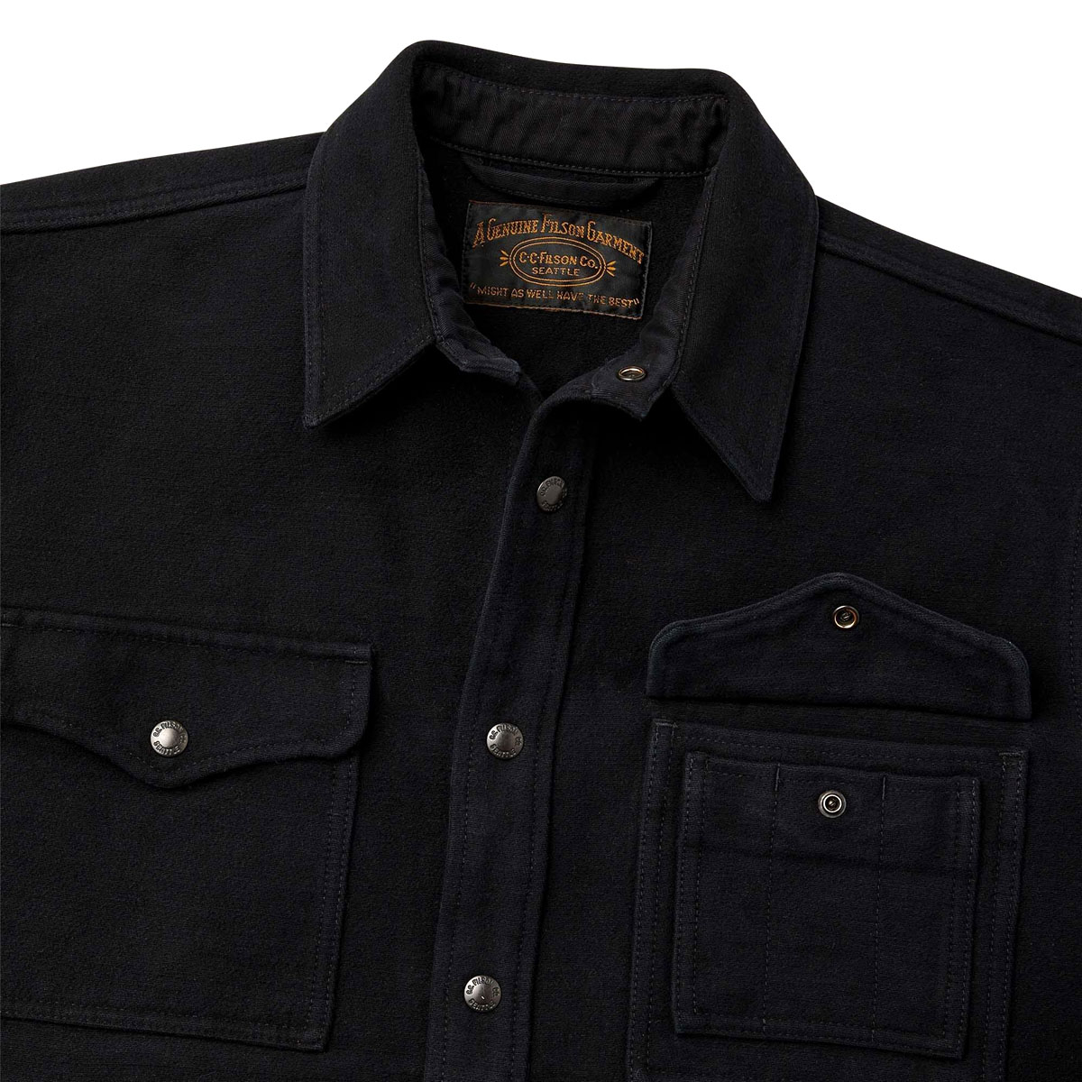 Filson Beartooth Camp Jacket Navy/Black, built with thick and warm double-cloth cotton.