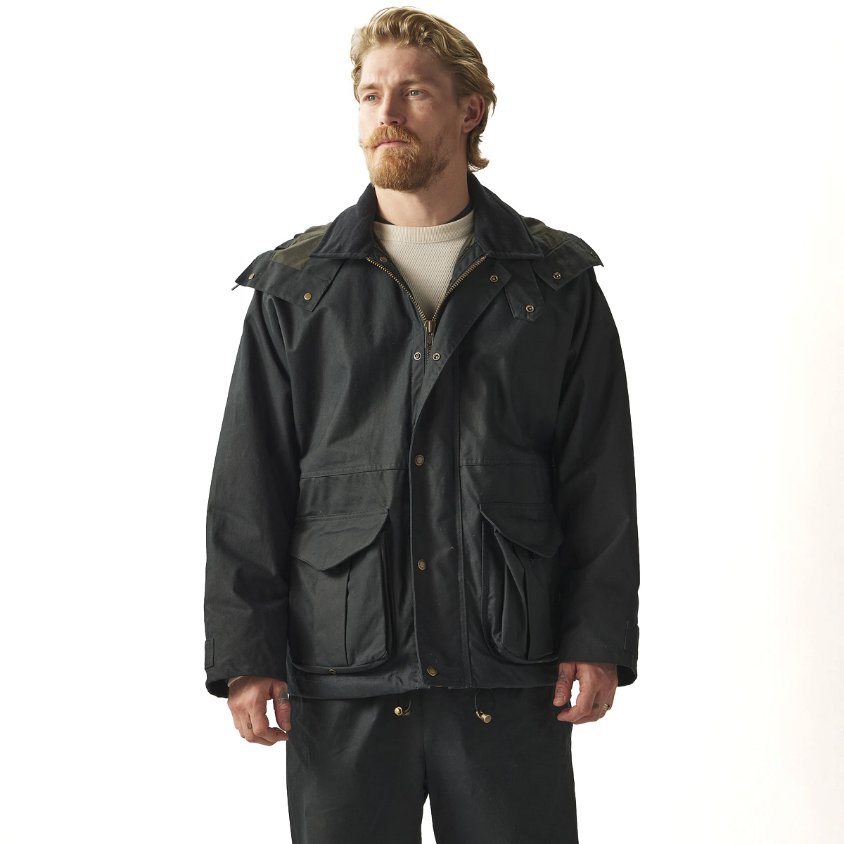 Filson Foul Weather Jacket Harbor Blue, model is 185 cm, 84 kg wearing a size medium