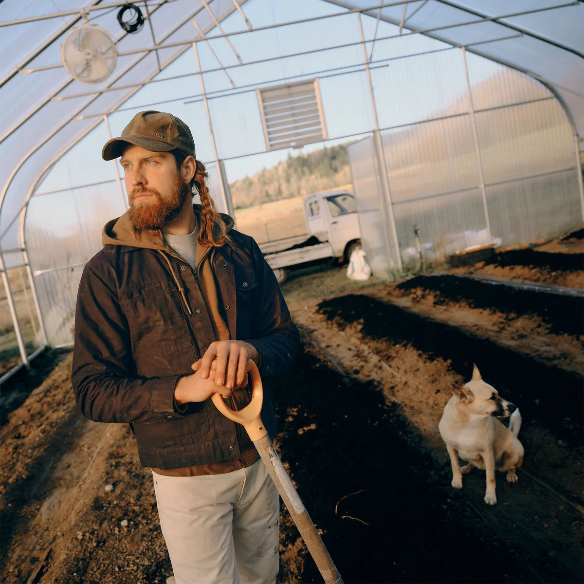 Filson Ranger Short Cruiser Olive, rugged hip-length jacket made from lighter, washable waxed cotton for warmer weather