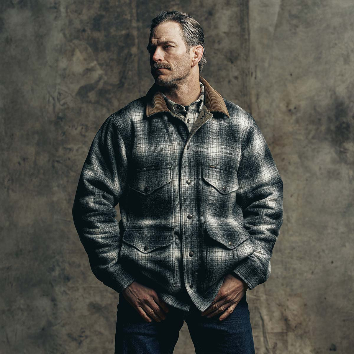 Filson Spokane Insulated Cruiser Jacket Charcoal Ombre, an ideal vest for work, outdoor activities, or everyday use