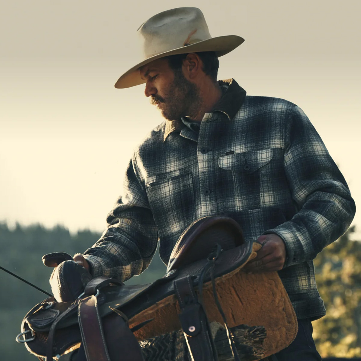 Filson Spokane Insulated Short Cruiser Jacket Charcoal Ombre, an ideal vest for work, outdoor activities, or everyday use