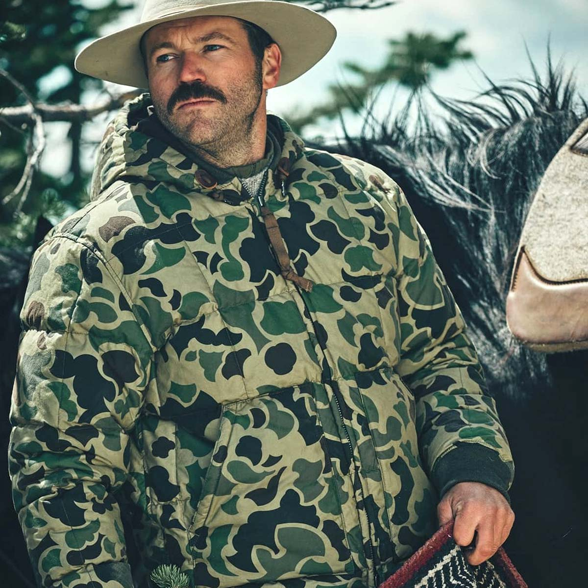 Filson Waxed Down Jacket Tundra Shrub Camo, Lightweight, Warm & Weather-Resistant