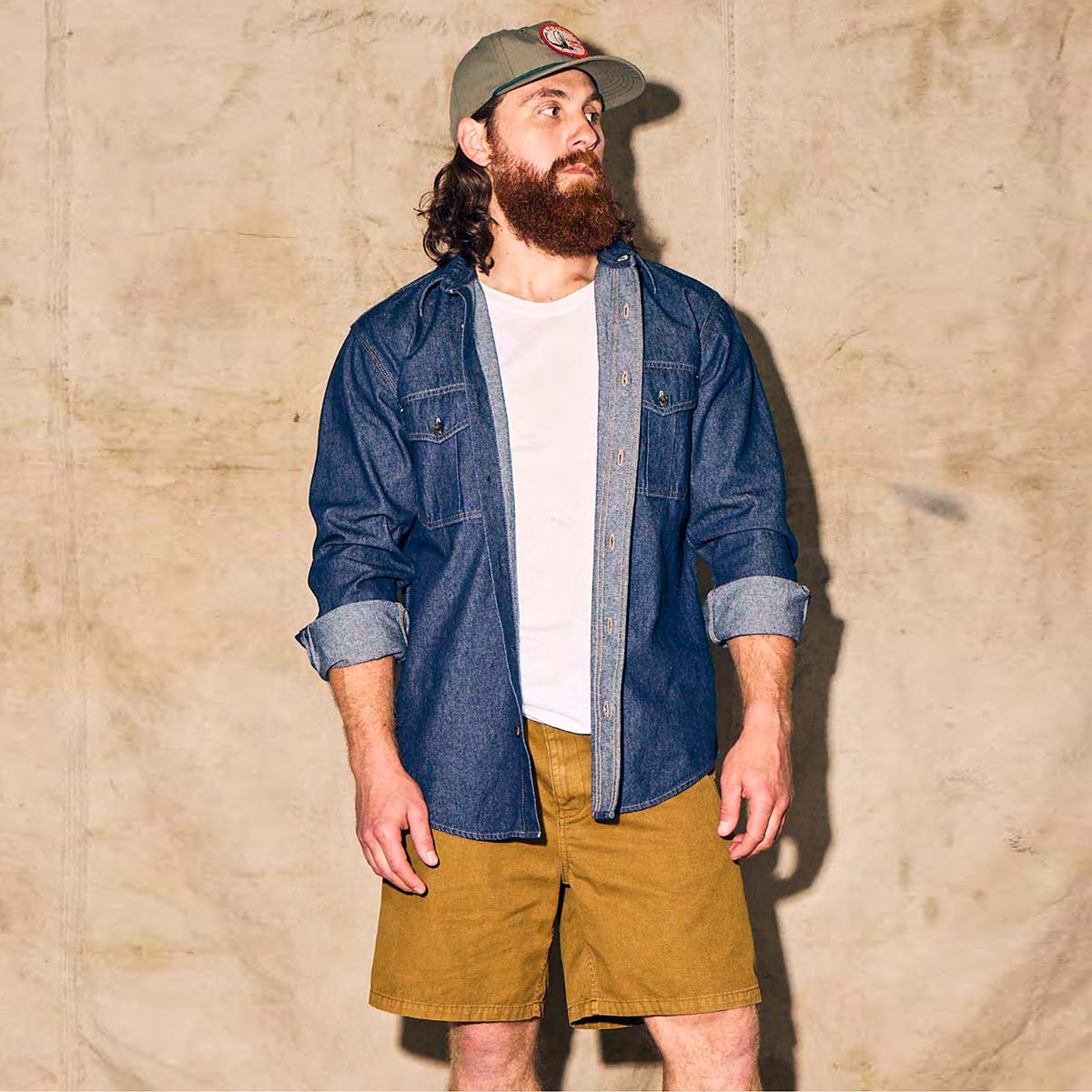 Filson Oakville Canvas Shorts Bronze Brown, Worn here together with a Filson Denim Guide Shirt Rinse Indigo