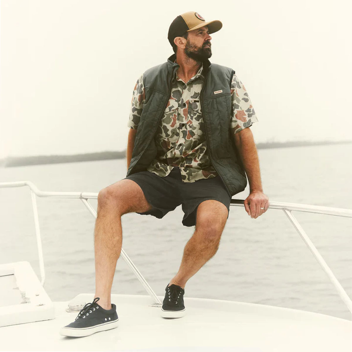 Filson Oakville Canvas Shorts Gravel, Designed for summer hikes, rugged trails, and active outdoor pursuits