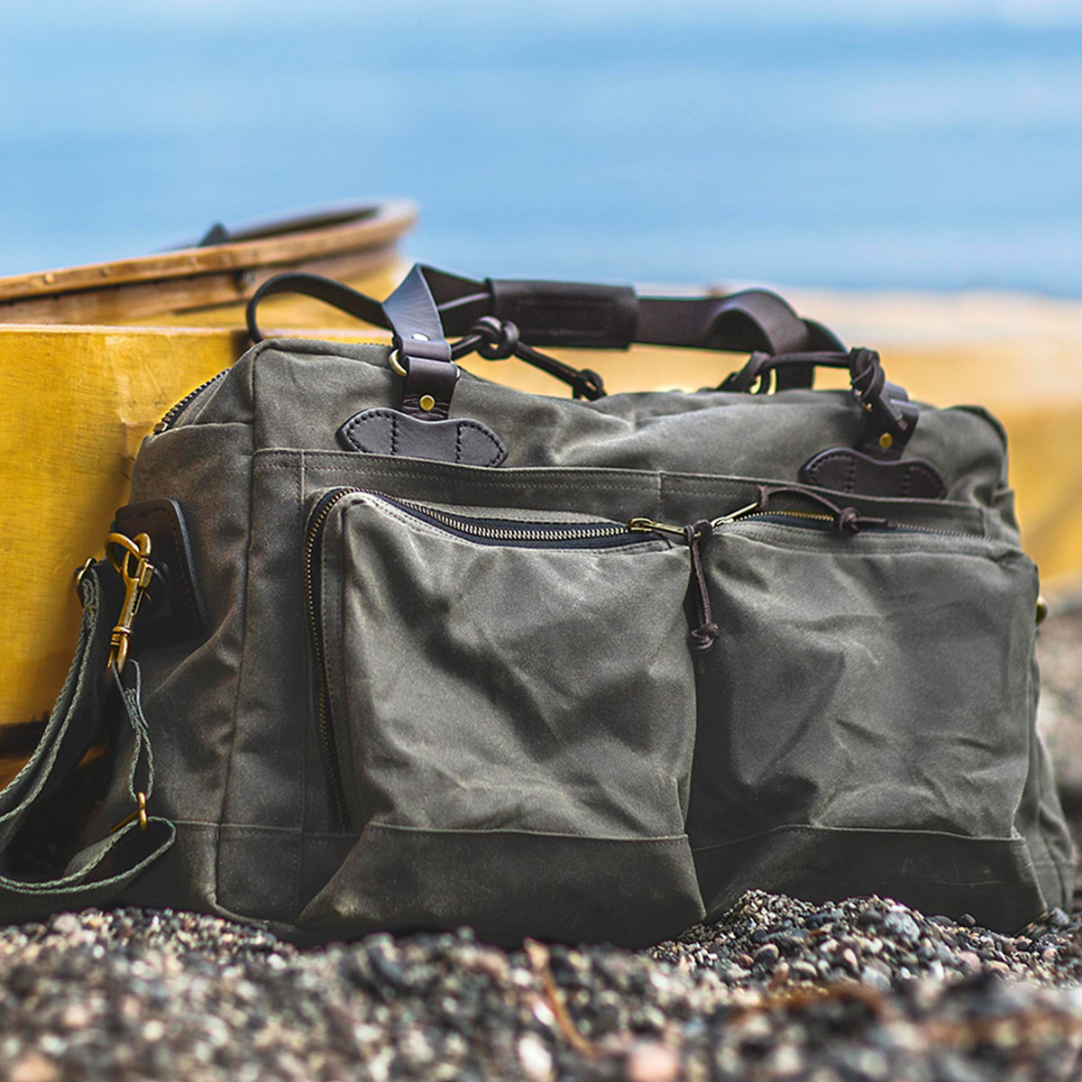 Filson 48-Hour Tin Cloth Duffle Bag Otter Green, perfect for a weekend away or a small business-trip