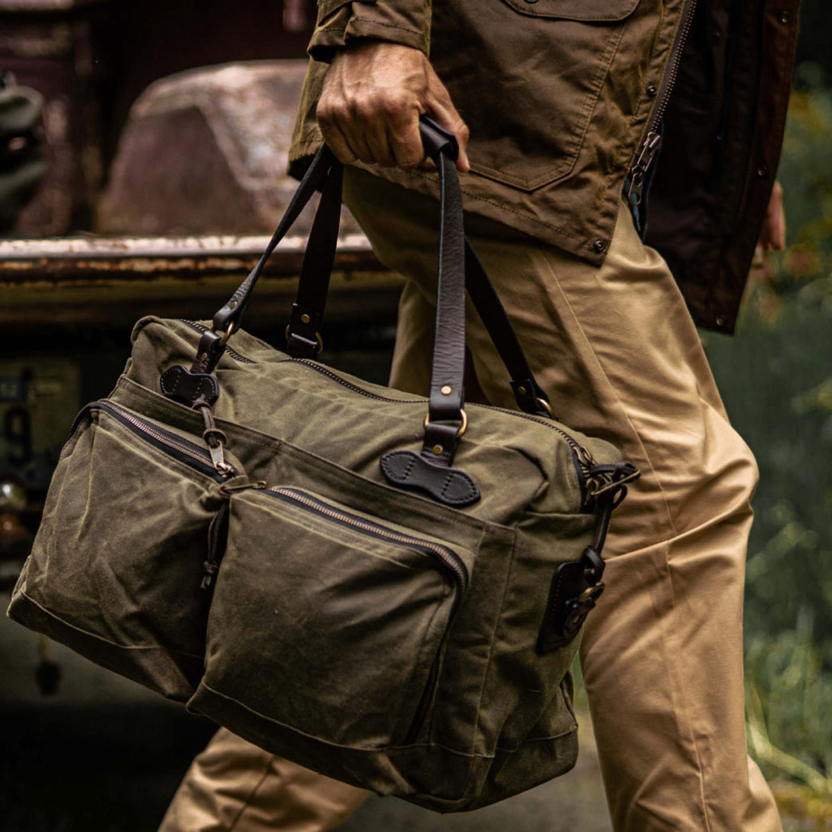 Filson 48-Hour Tin Cloth Duffle Bag Otter Green, a well built and robust duffle with great pockets for a long weekend