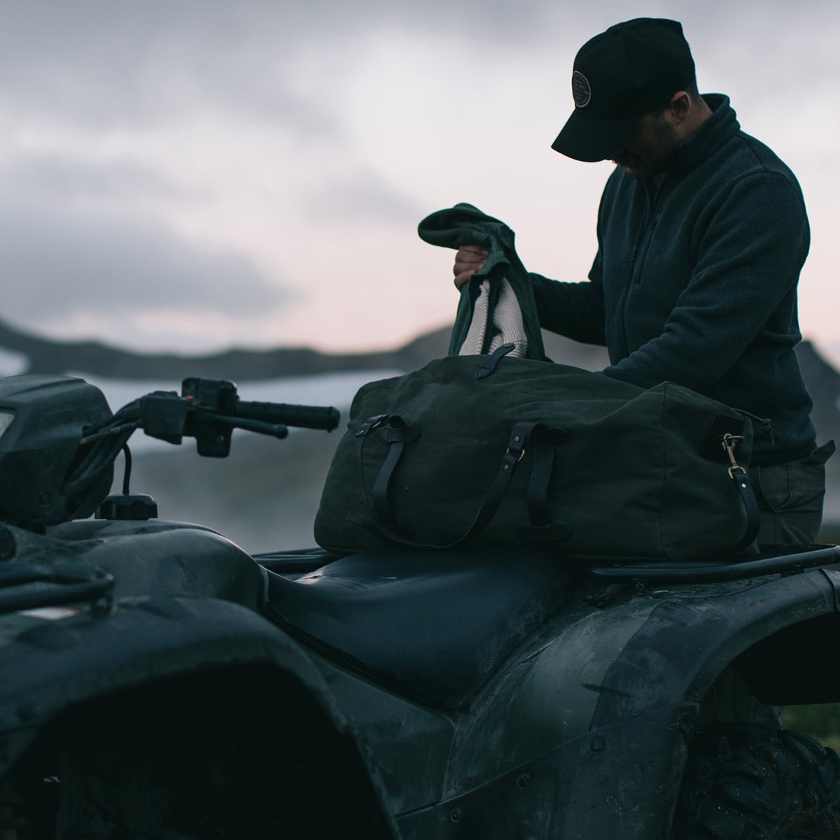 Filson Large Duffle Otter Green, for years of dependable use