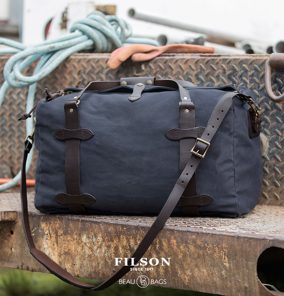 Filson Duffle Medium Navy, perfect for a weekend away or a small business-trip