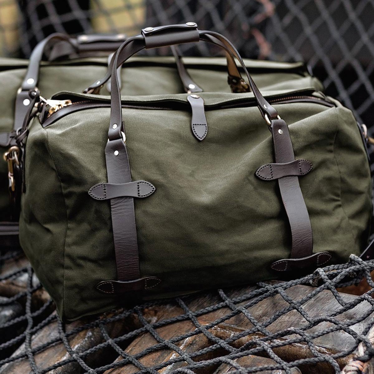 Filson Duffle Medium Otter Green, perfect for a weekend away or a small business-trip