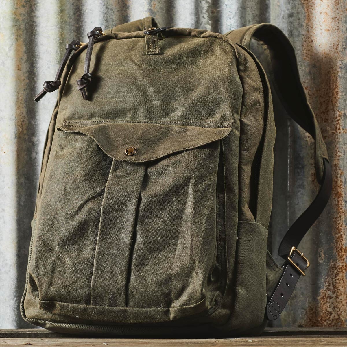 Filson Journeyman Backpack 20231638 Otter Green, great for hiking and for hauling stuff around town
