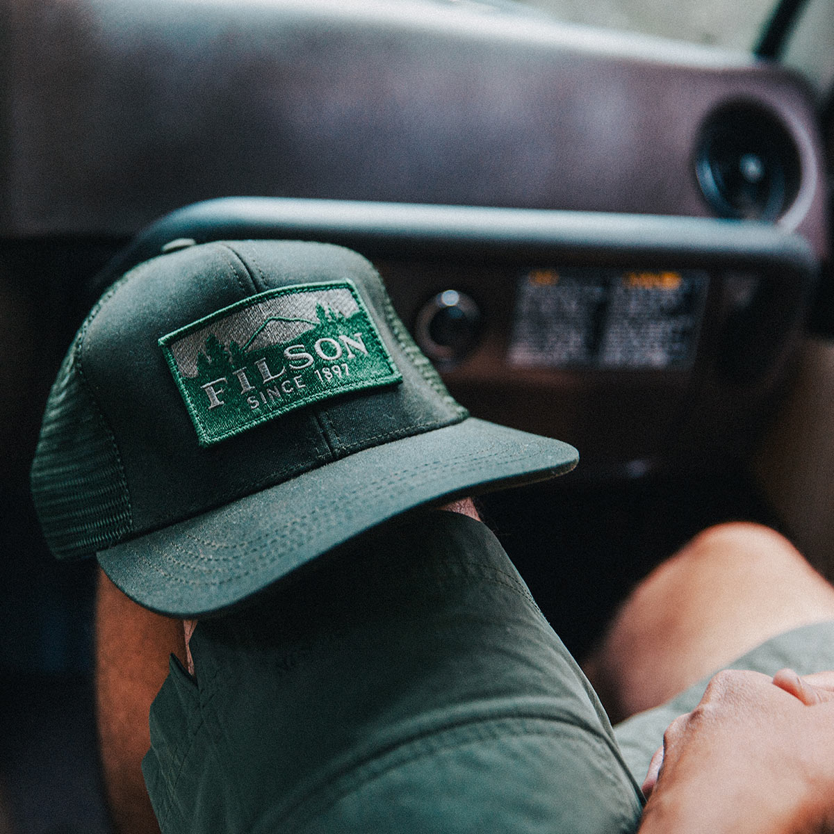 Dripping Omsorg Uartig Filson Logger Mesh Cap Otter Green, a durable cap with mesh back for  breathable comfort