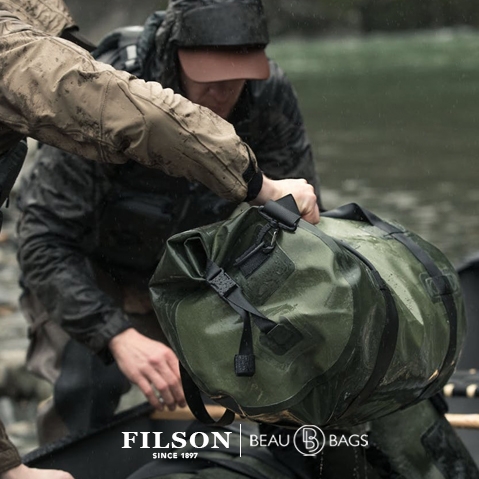 Filson Dry Duffle Bag Medium, for use in all weather conditions