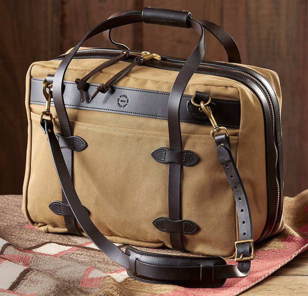 Filson Pullman Small Tan, ultimate travel bag with style and character