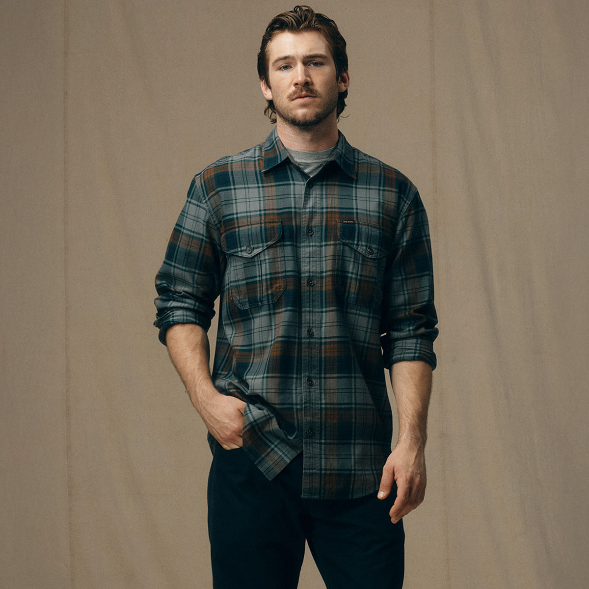 Filson Lightweight Alaskan Guide Shirt Gray/Navy/Multi Plaid, setting the standard for year-round versatility and comfort in an outdoor shirt