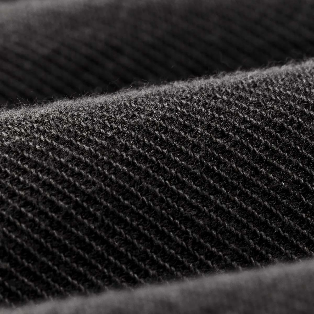 Filson Vintage Flannel Work Shirt Charcoal, built with thick and breathable cotton flannel, it’s ideal for cold weather