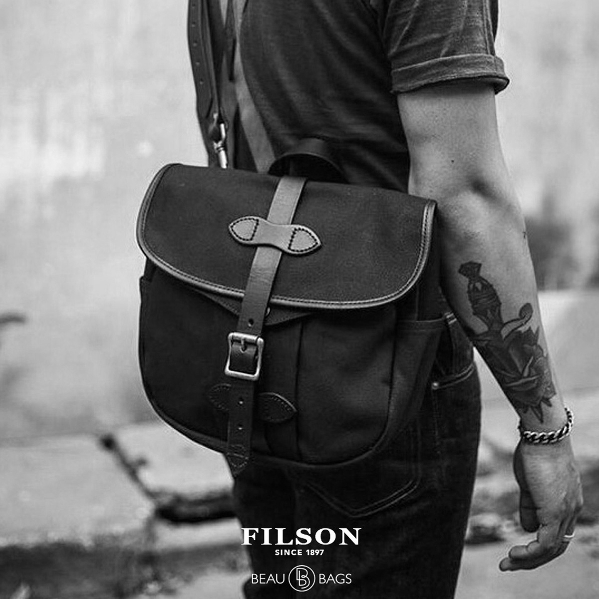 Filson Field Bag Small Black, the perfect, long-lasting, EDC (every day carry) bag for on the go