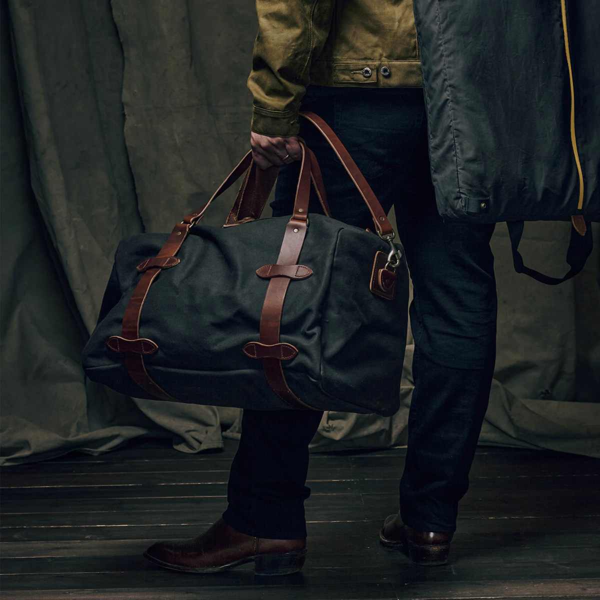 Filson Traveller Medium Duffle Bag Stapleton Cinder, a proven icon redesigned in collaboration with songwriter Chris Stapleton