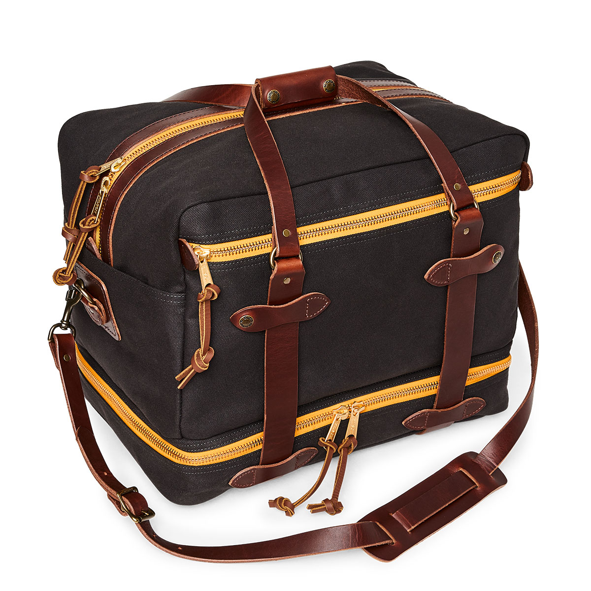 Filson Traveller Outfitter Bag Stapleton Cinder, made in signature water-resistant Rugged Twill cotton, this travel bag protects clothing and gear with a separate compartment for dirty items.