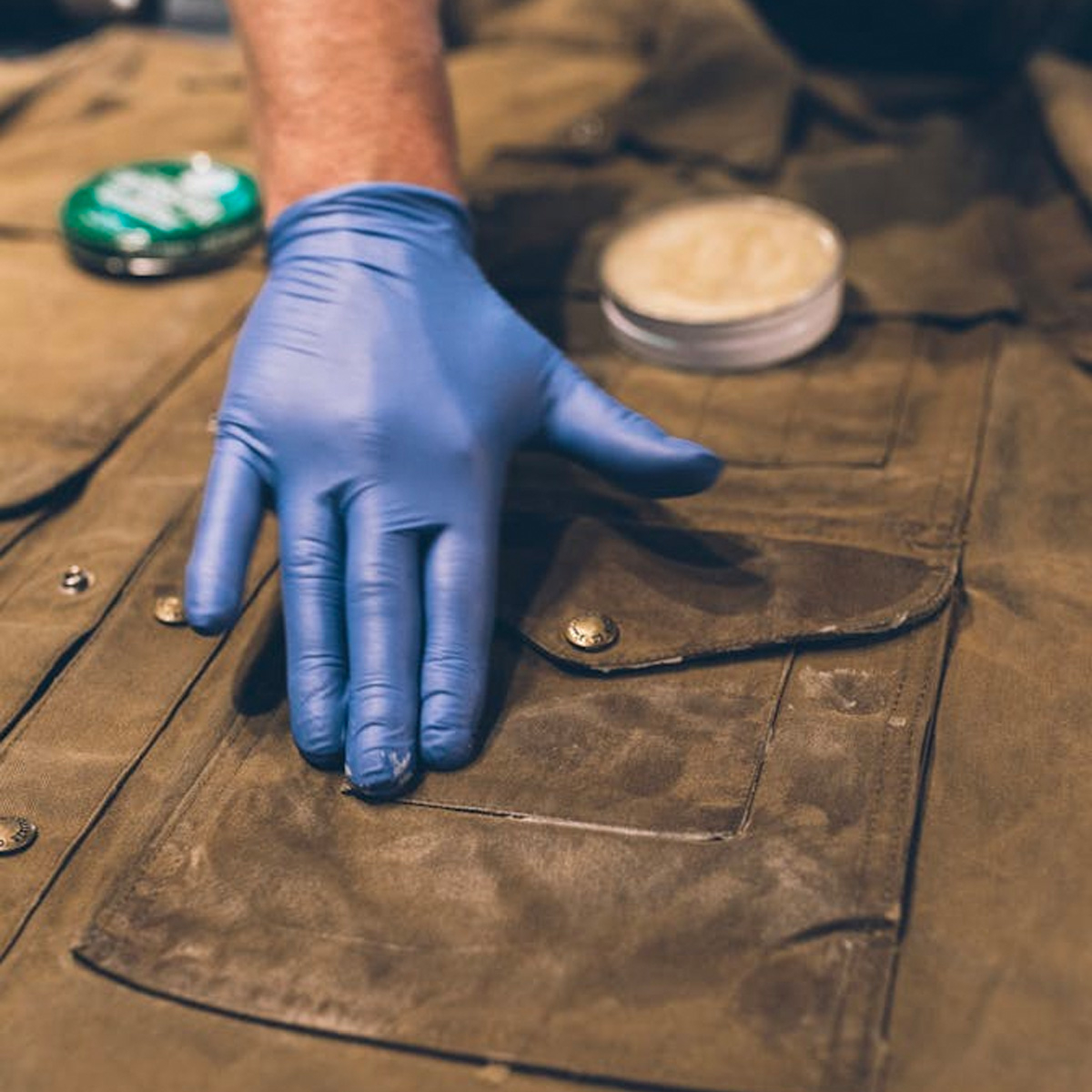 HOW TO REWAX A WAXED CANVAS JACKET, 3. WORKING AT ROOM TEMPERATURE, APPLY AND EVEN COAT OF WAX TO THE FABRIC
