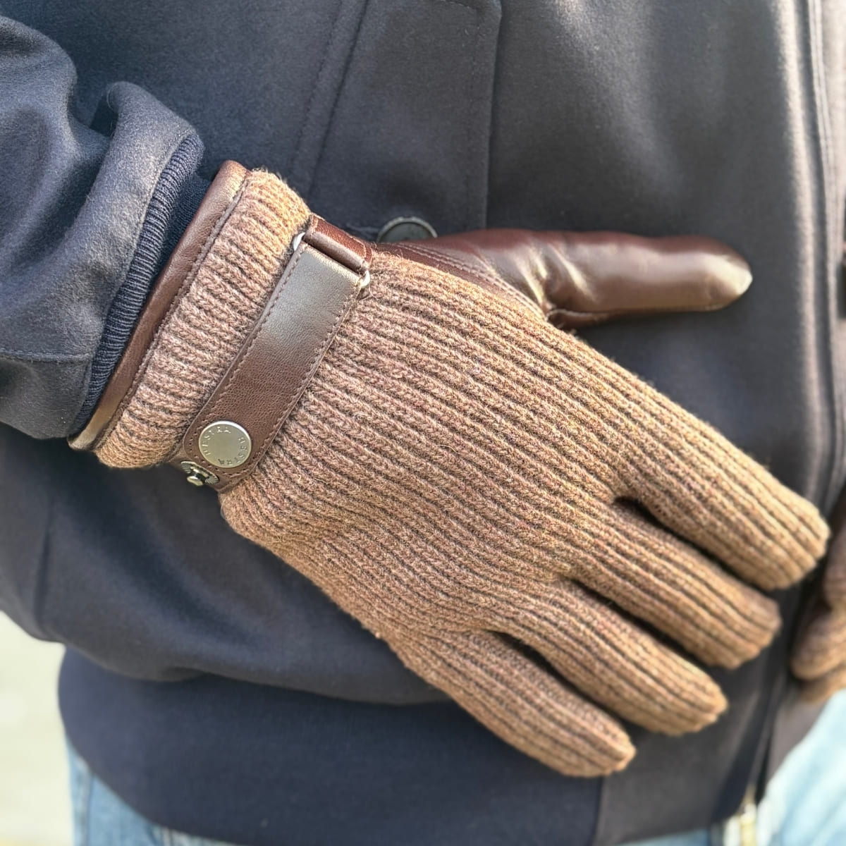 HESTRA CHRISTOPHER GLOVE ESPRESSO, A timeless glove offering warmth, elegance, and comfort for everyday use.