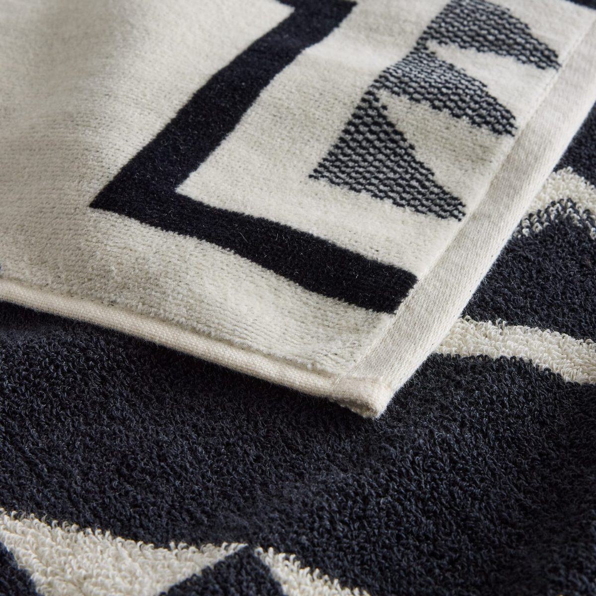 Pendleton Oversized Jacquard Spa Towel Oxbow, a luxury towel you'll love for the beach, hot tub or pool