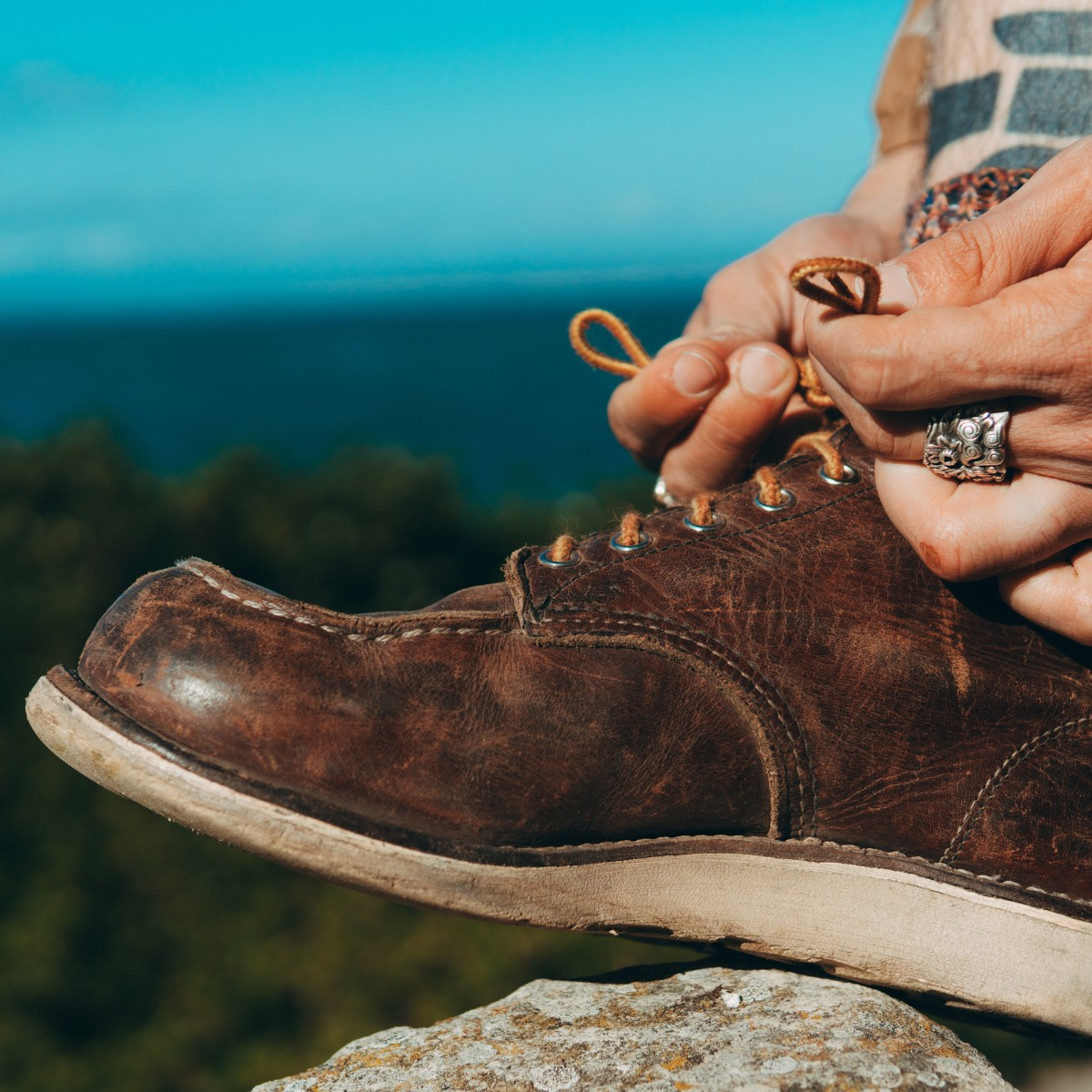 The premium Oro Legacy leather develops a unique patina over time. Made in USA