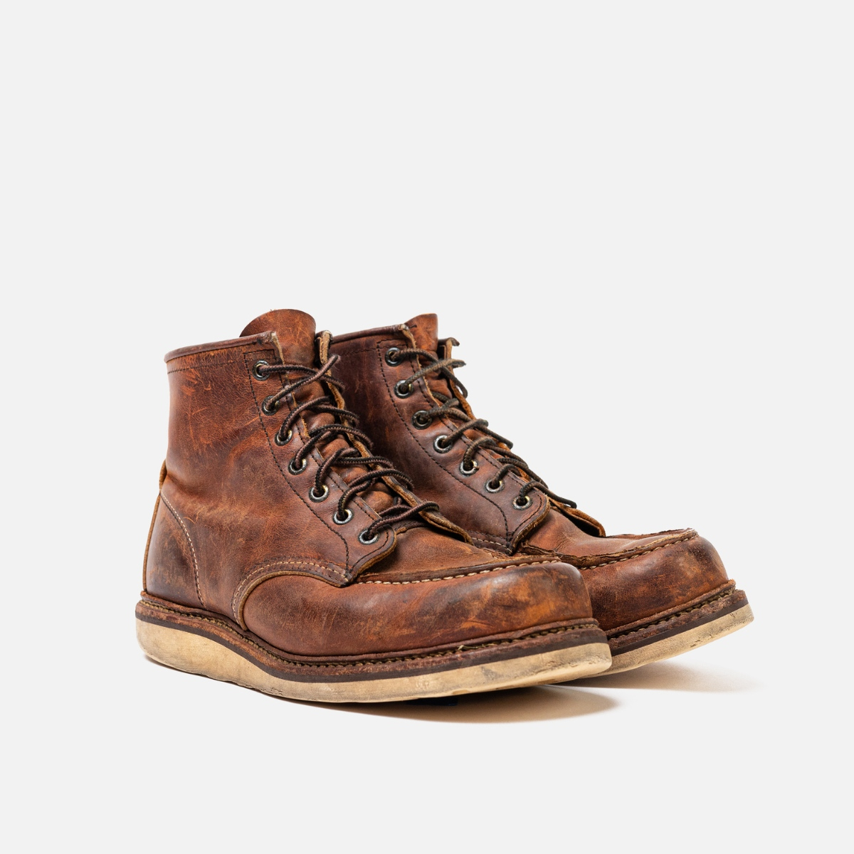 Red Wing 1907 Classic Moc Toe Boot in Copper Rough & Tough leather is the perfect blend of craftsmanship, durability, and timeless design