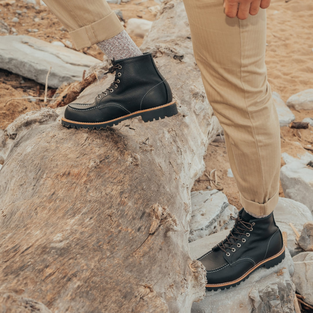 Red Wing 2949 Roughneck Moc Toe Boot Black Oil Slick